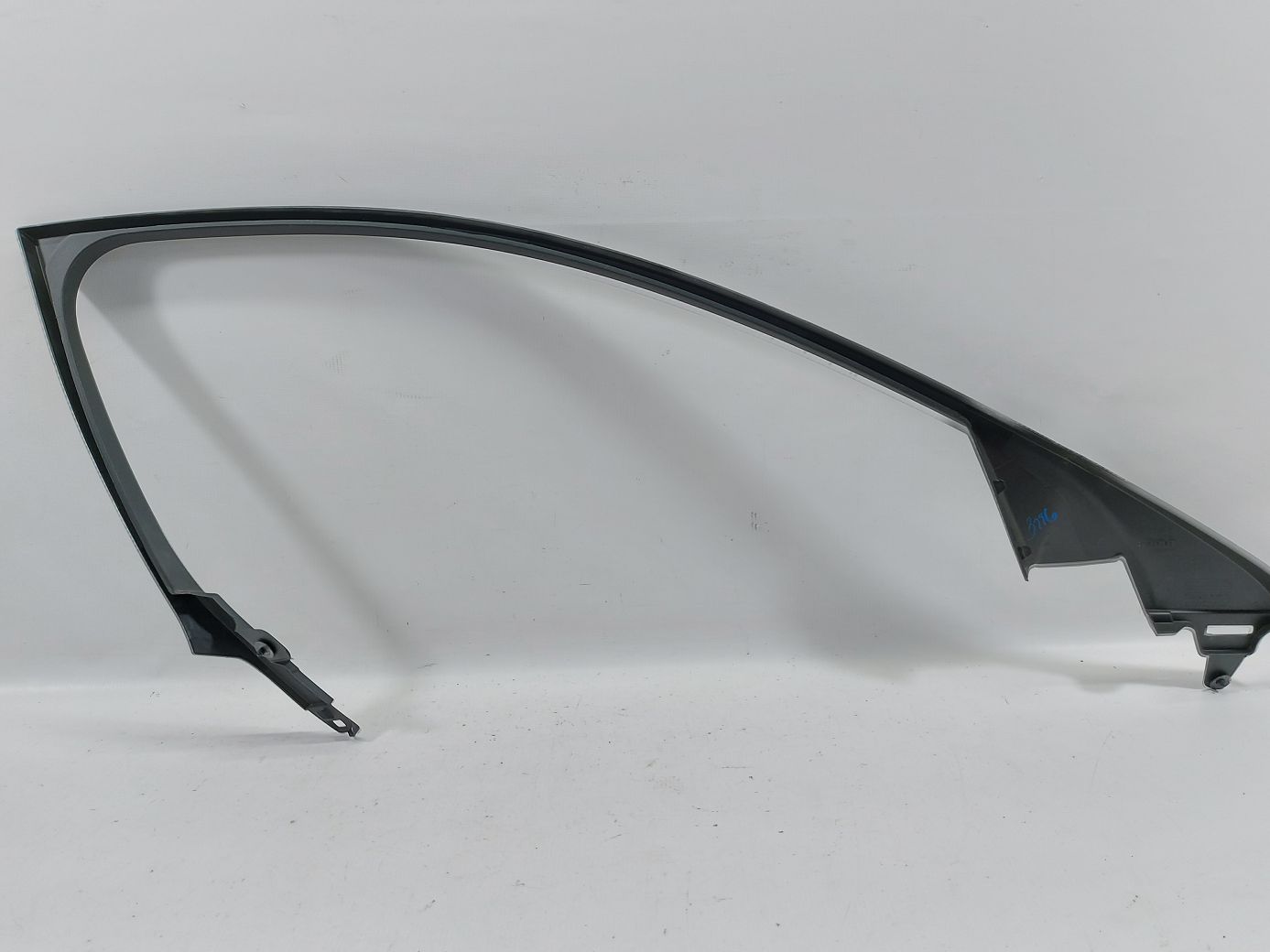 Regal Накладка арки двері передньої правої Buick Regal 2013-2018 23242707 Buick Regal 4