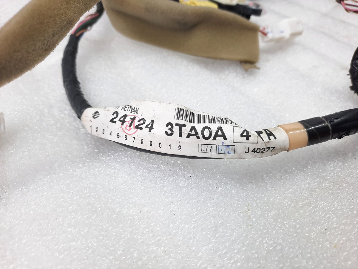 Altima Проводка двери передней правой Nissan Altima 2015 241243TA0A Nissan Altima 7