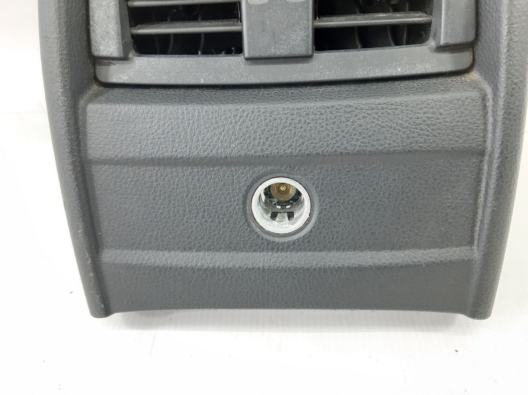 328i xdrive Накладка центральної консолі задня з решіткою для повітропроводу BMW 328i xDrive 2012-2016 51169235494 BMW 328i xDrive 2