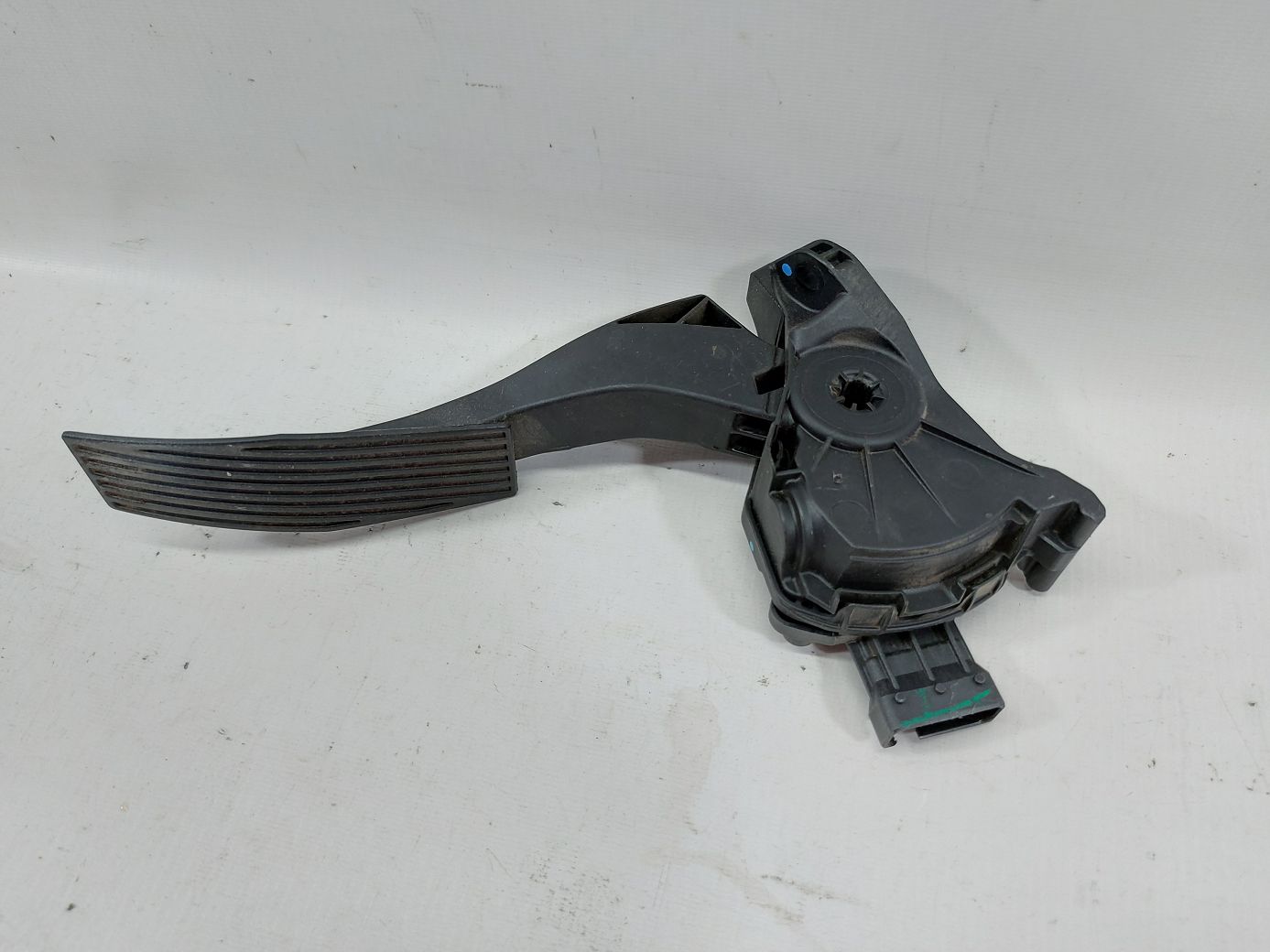 Malibu. Педаль газу Chevrolet Malibu 2013-2015 13237352 Chevrolet Malibu