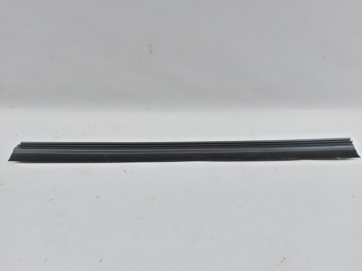 Volt Уплотнительная резинка стекла двери задней левой наружная Chevrolet Volt 2011-2015 22796904 Chevrolet Volt 3