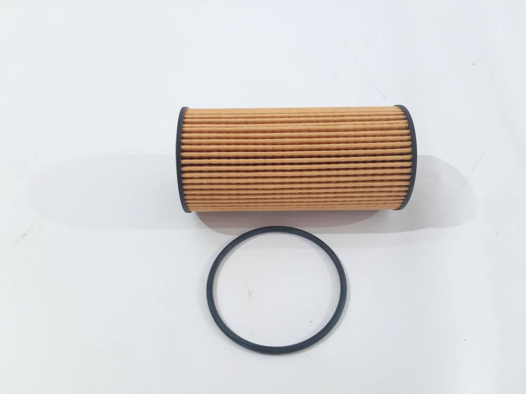 Optima. Масляний фільтр двигуна Audi A4 2007-2015  06L115562 Audi A4