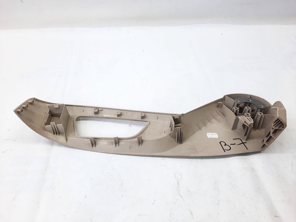 7 series Накладка переднього сидіння збоку права BMW 7 2012 52109168212 BMW 7 2