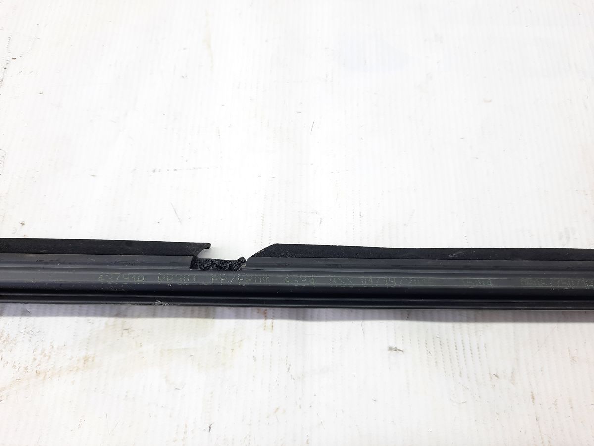 Patriot Уплотнительная резинка стекла двери задней левой внутренняя Jeep Patriot 2007-2017 5067751AB Jeep Patriot 2