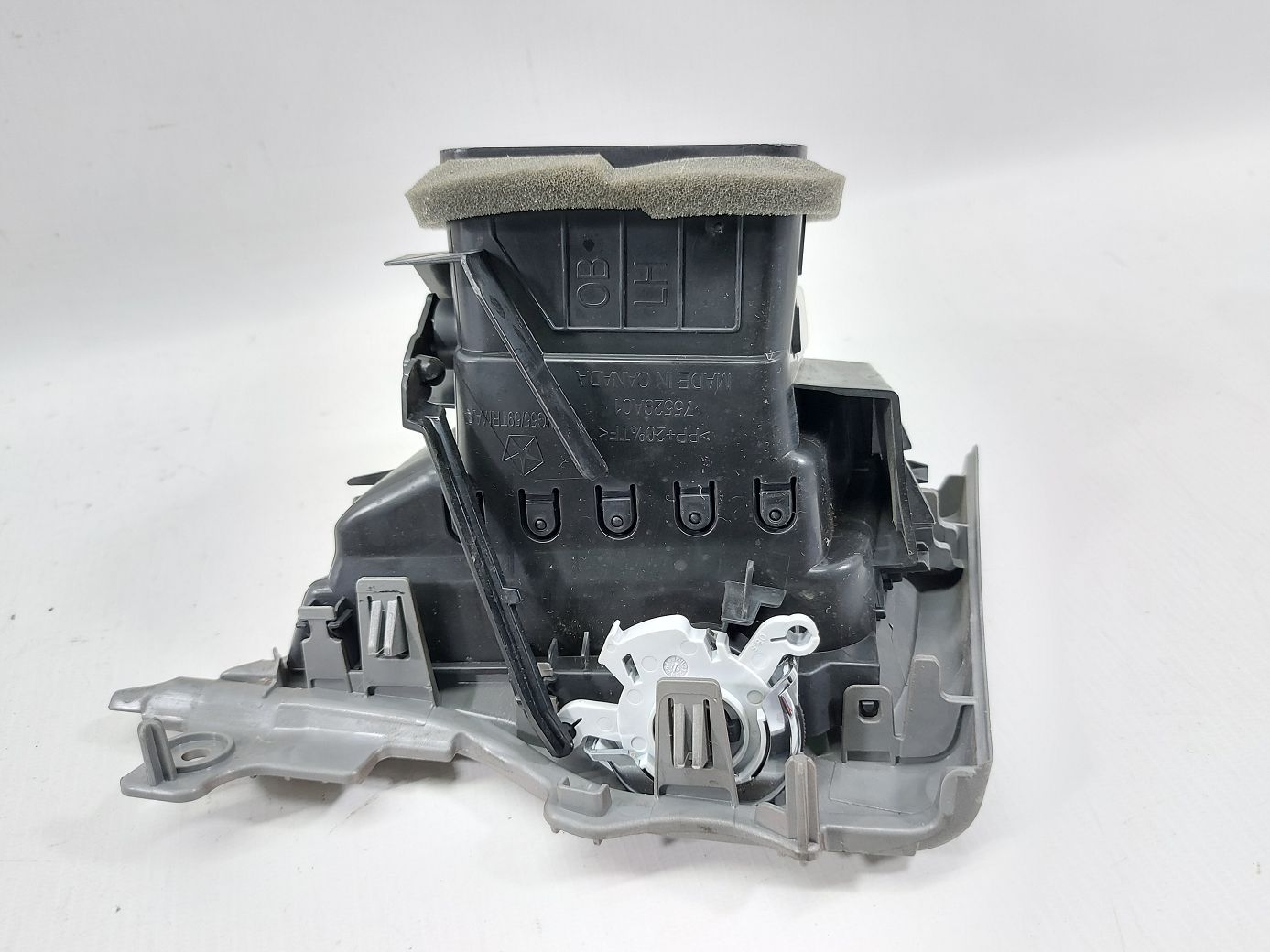 Cherokee Воздуховод торпеды левый Jeep Cherokee 2014-2018 75529A01 Jeep Cherokee 5 Cherokee Воздуховод торпеды левый Jeep Cherokee 2014-2018 75529A01 Jeep Cherokee 5