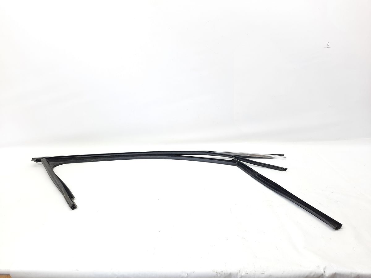 Passat s. Молдинг двері передньої правої зовнішній верхній Volkswagen Passat S 2012-2020 561837432JVNH Volkswagen Passat S Passat s. Молдинг двері передньої правої зовнішній верхній Volkswagen Passat S 2012-2020 561837432JVNH Volkswagen Passat S