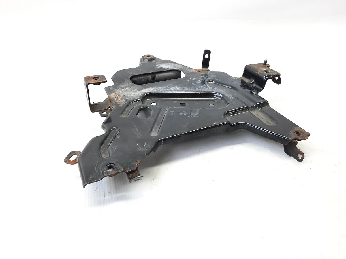 Sentra Кронштейн подиума АКБ Nissan Sentra 2013-2019 648603SG0A Nissan Sentra 5