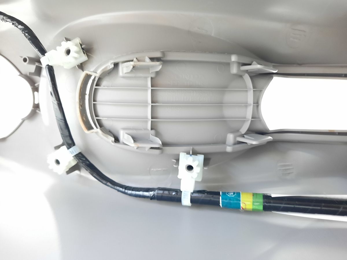 Insight Консоль центральна Honda Insight 2010-2011 83450TM8A12ZB Honda Insight 13