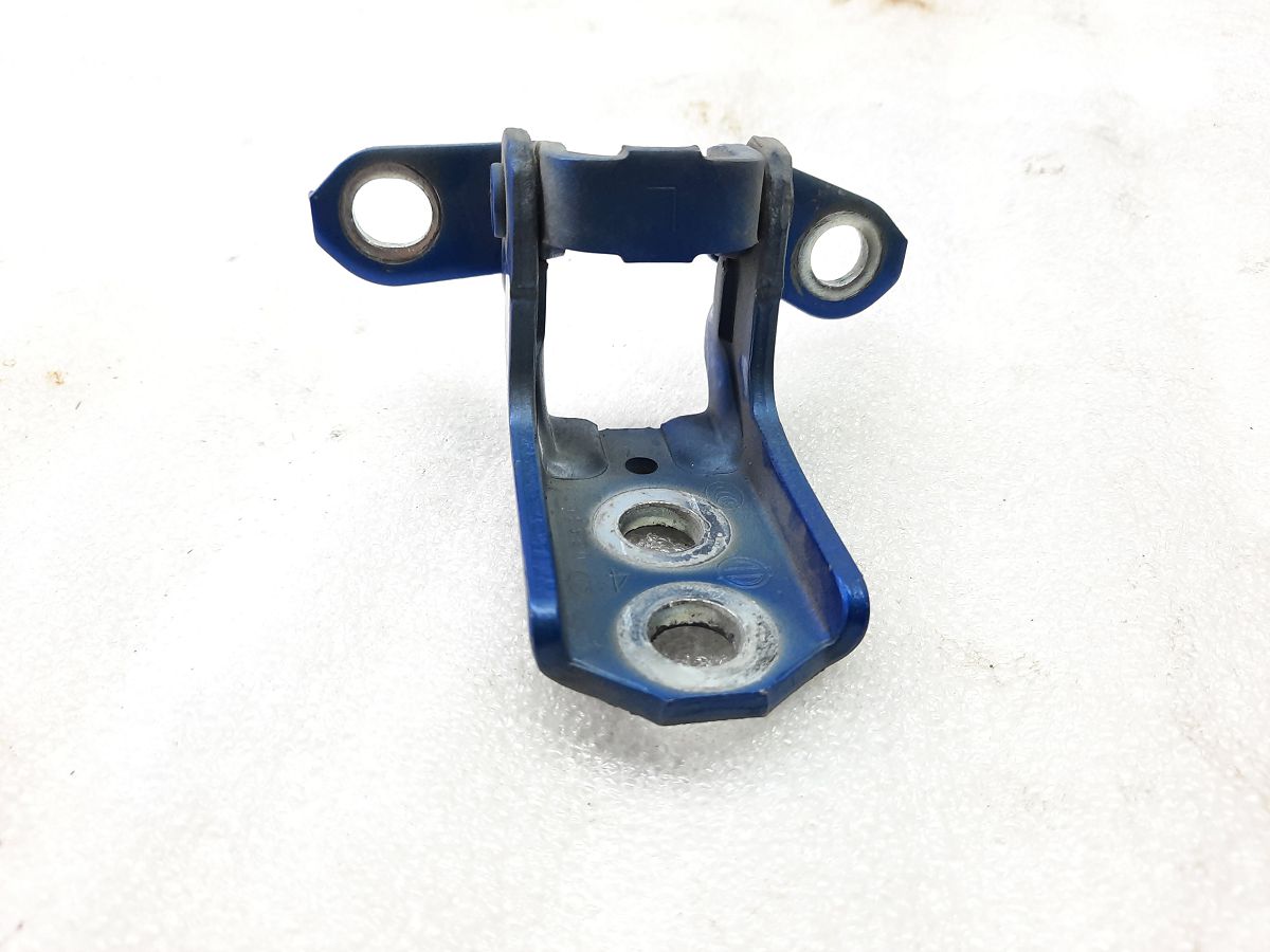 Versa Петля дверей передньої лівої верх/низ Nissan Versa 2012-2019 824201KA0A Nissan Versa 11