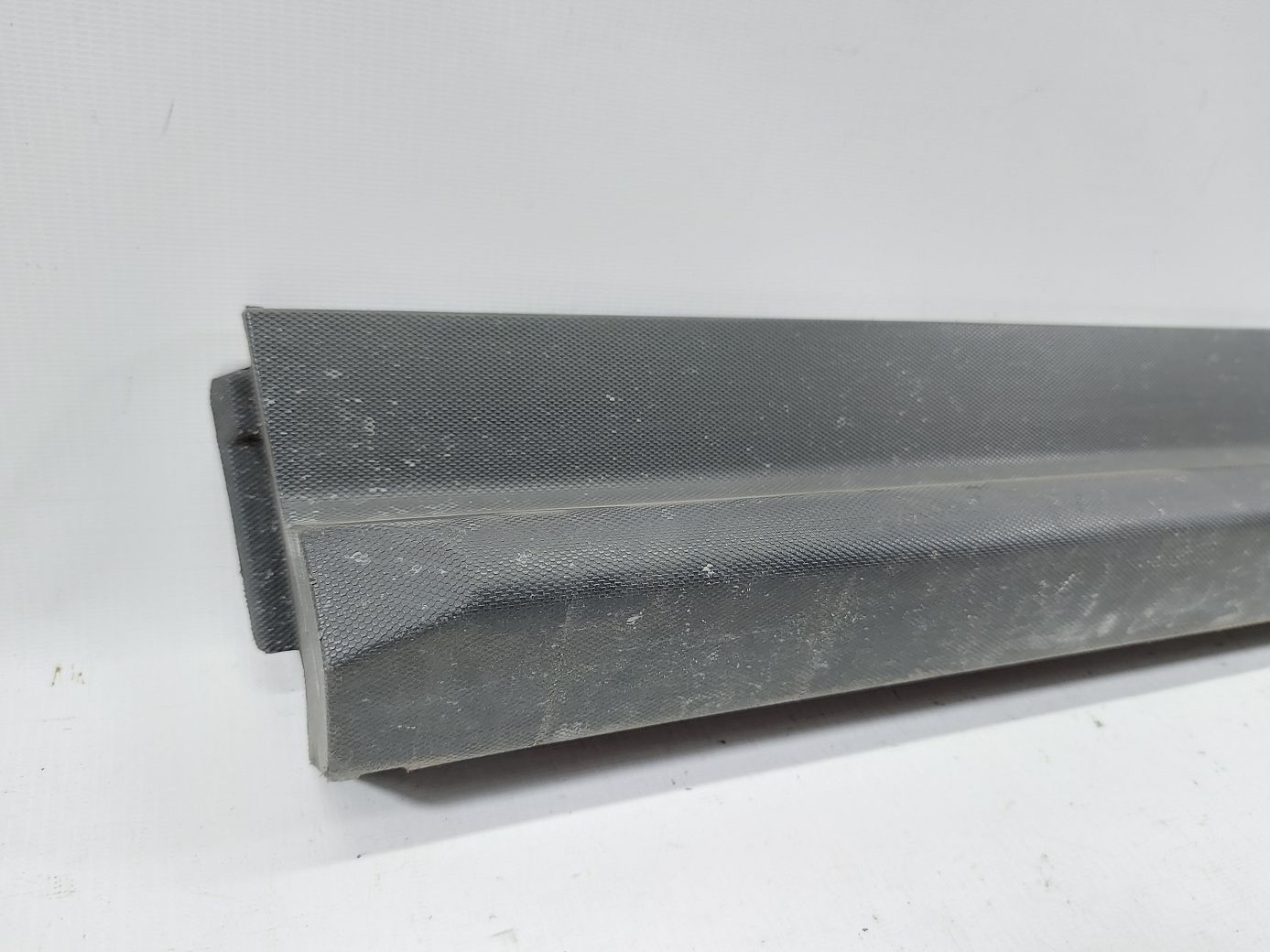 Equinox Молдинг двері задньої лівої зовнішній нижній Chevrolet Equinox 2014-2017 25824826 Chevrolet Equinox 3