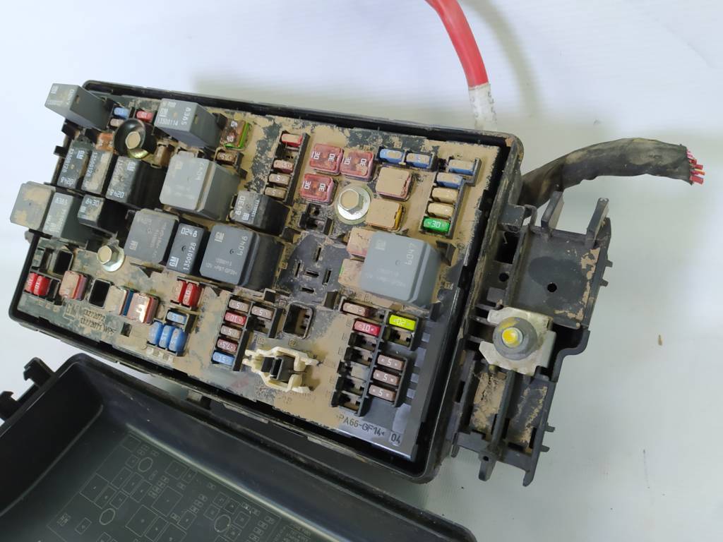 Malibu Блок предохранителей моторного отсека Chevrolet Malibu 2014-2016 23424338 Chevrolet Malibu 2