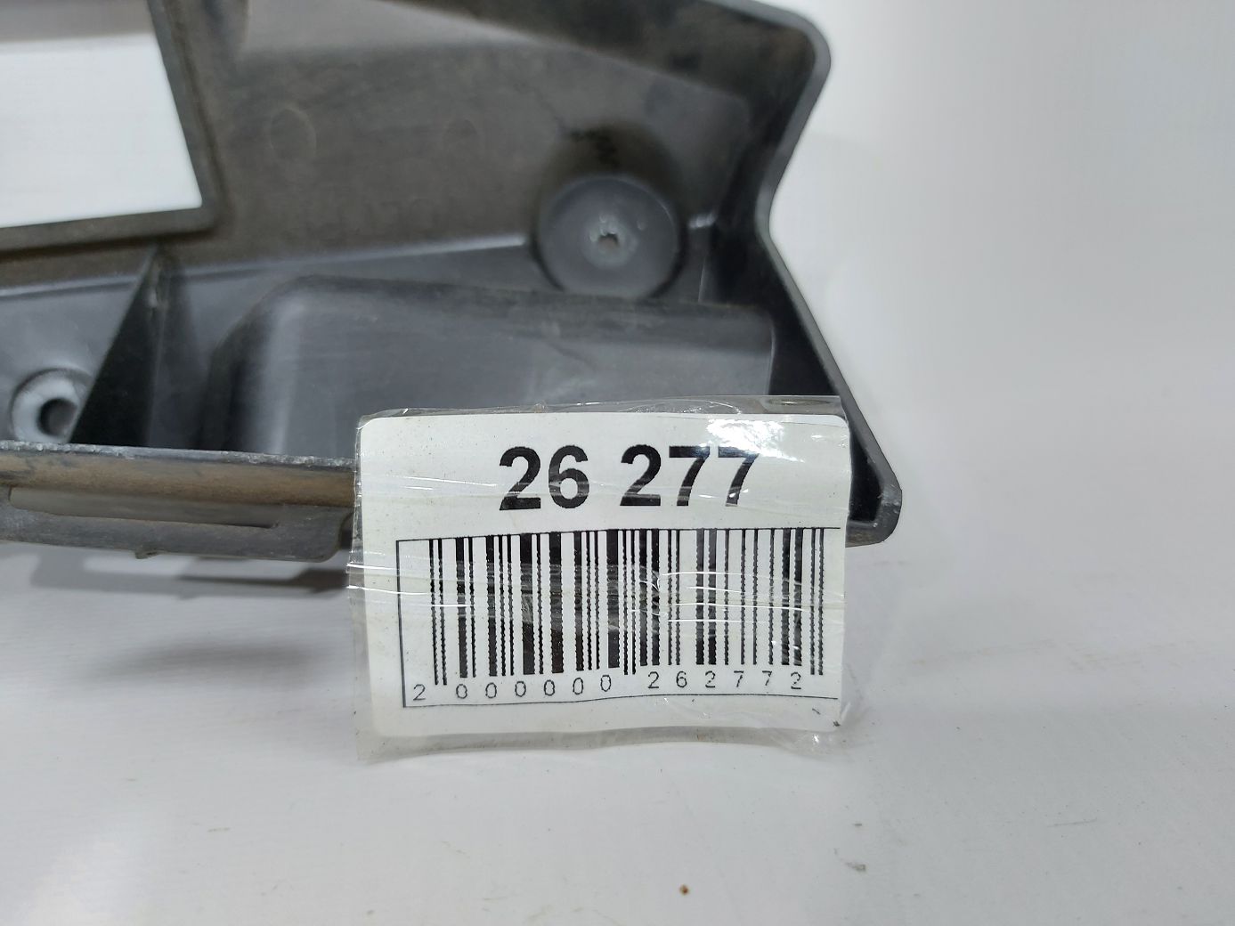 Volt Кріплення бампера заднього праве верхнє Chevrolet Volt 2011-2015 22793094 Chevrolet Volt 7