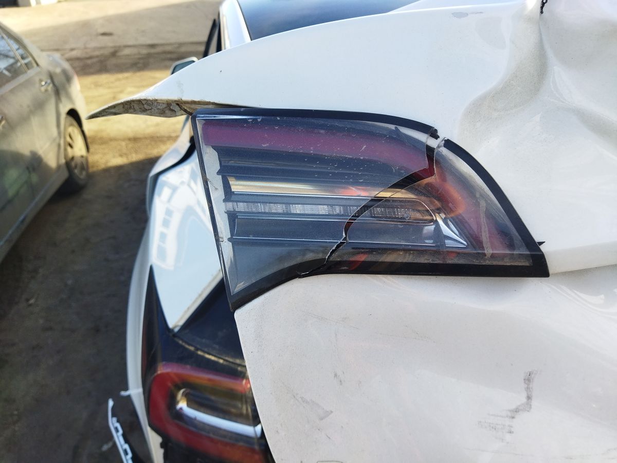 Model 3. Ліхтар кришки багажника лівий (тріснуть) Tesla Model 3 2020-2024 107740100G Tesla Model 3
