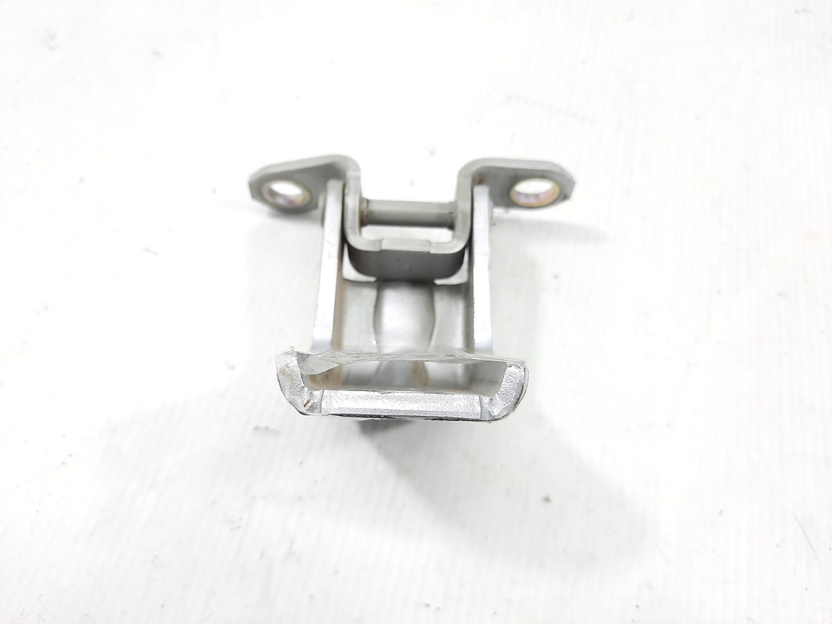 Sentra Петля двері задньої правої нижня Nissan Sentra 2013-2018 80400JN00A Nissan Sentra 3