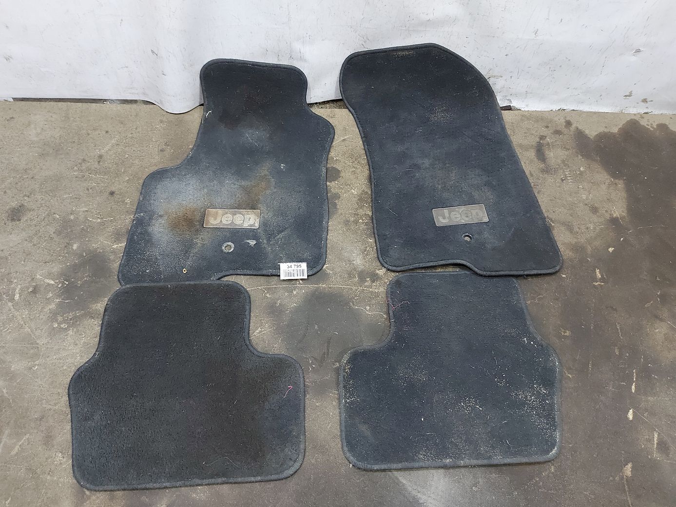 Patriot. Килимки салону (к-кт) Jeep Patriot 2012 5SN121DVAA Jeep Patriot