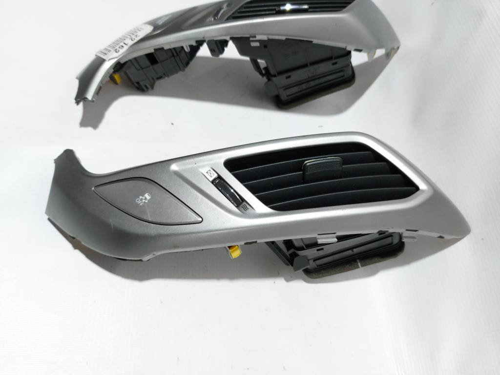 Veloster Повітропровід центральний Hyundai Veloster 2012-2016 84740-2V100-RDR Hyundai Veloster 3