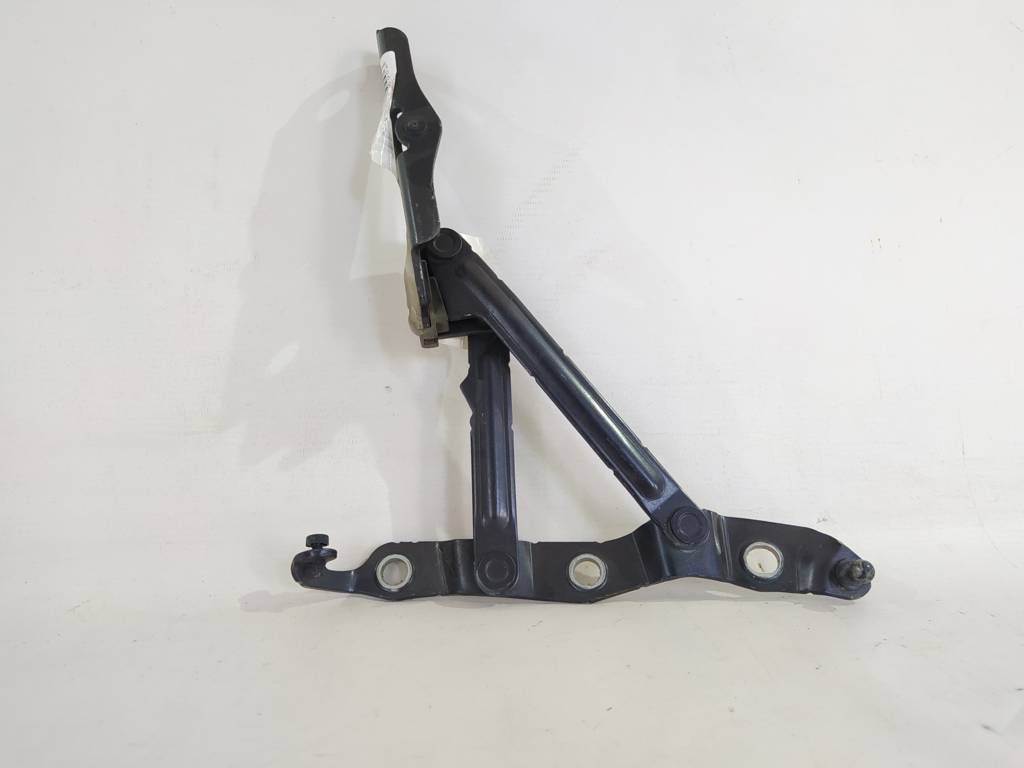 G37. Петля багажника права Infiniti G37 2008-2015 84400JL00B Infiniti G37