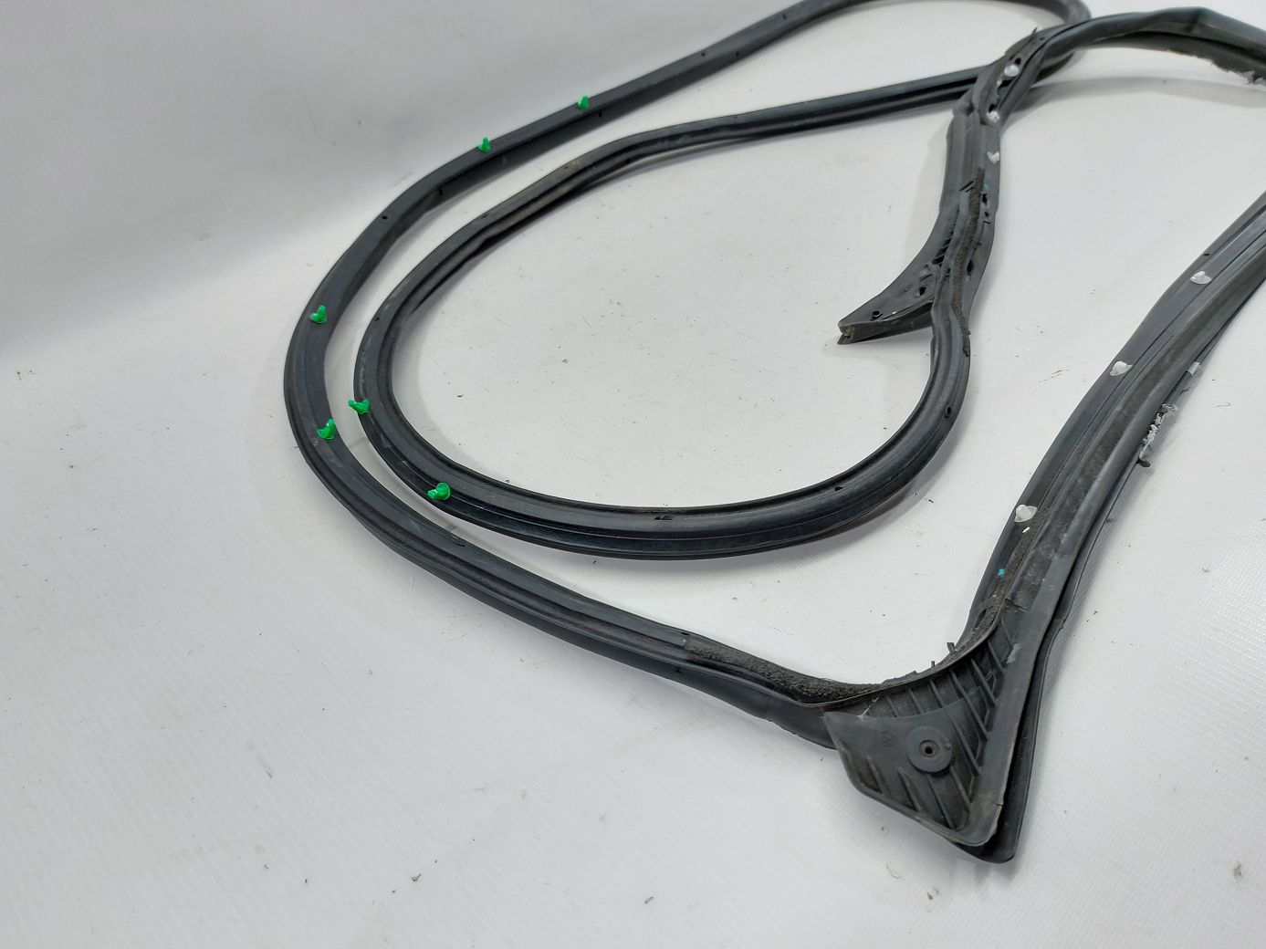 Versa note Ущільнювальна гумка дверей передньої лівої Nissan Versa Note 2014-2019 808313WC0A Nissan Versa Note 3