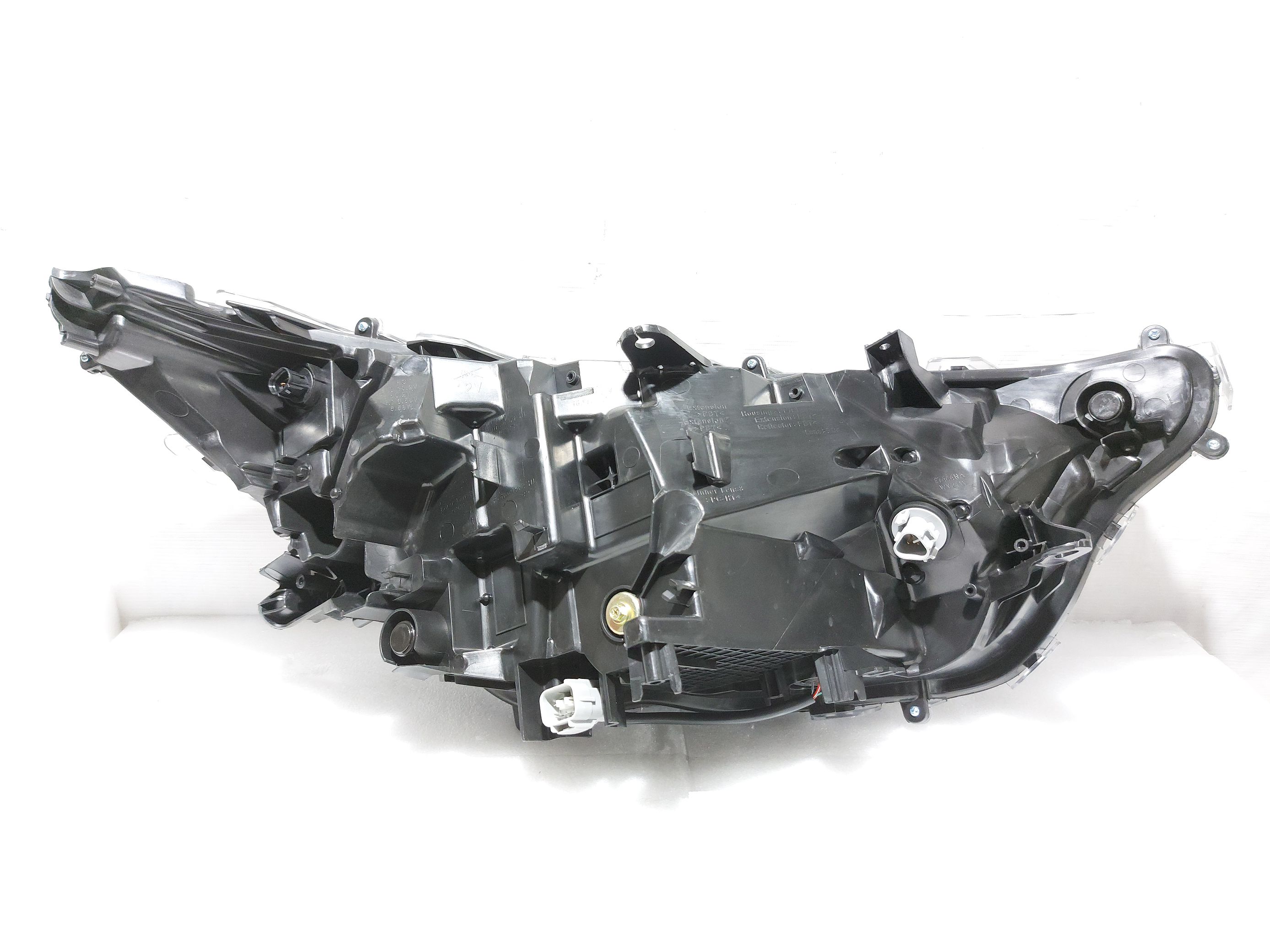 Товары с дефектами Фара передняя левая темная (дефект) Toyota RAV-4 2019 811500R151 Toyota RAV-4 7