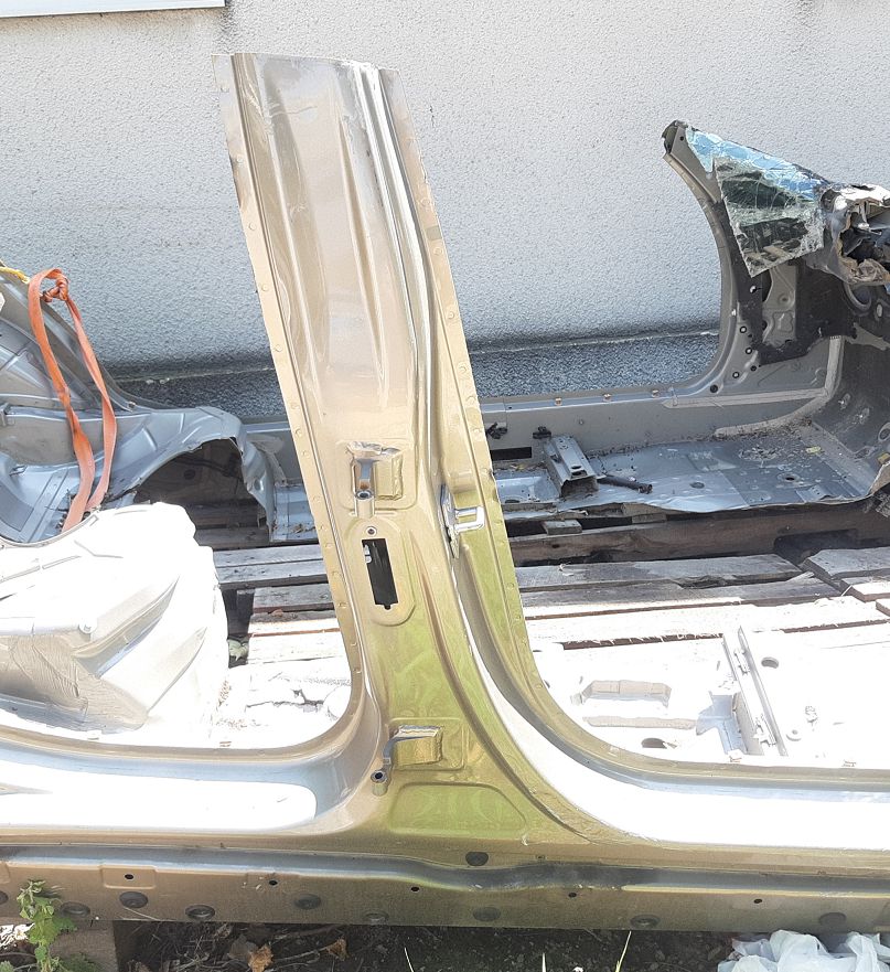328i xdrive Стійка центральна права (метал) BMW 328i xDrive 2006-2012 41217277332 BMW 328i xDrive 6