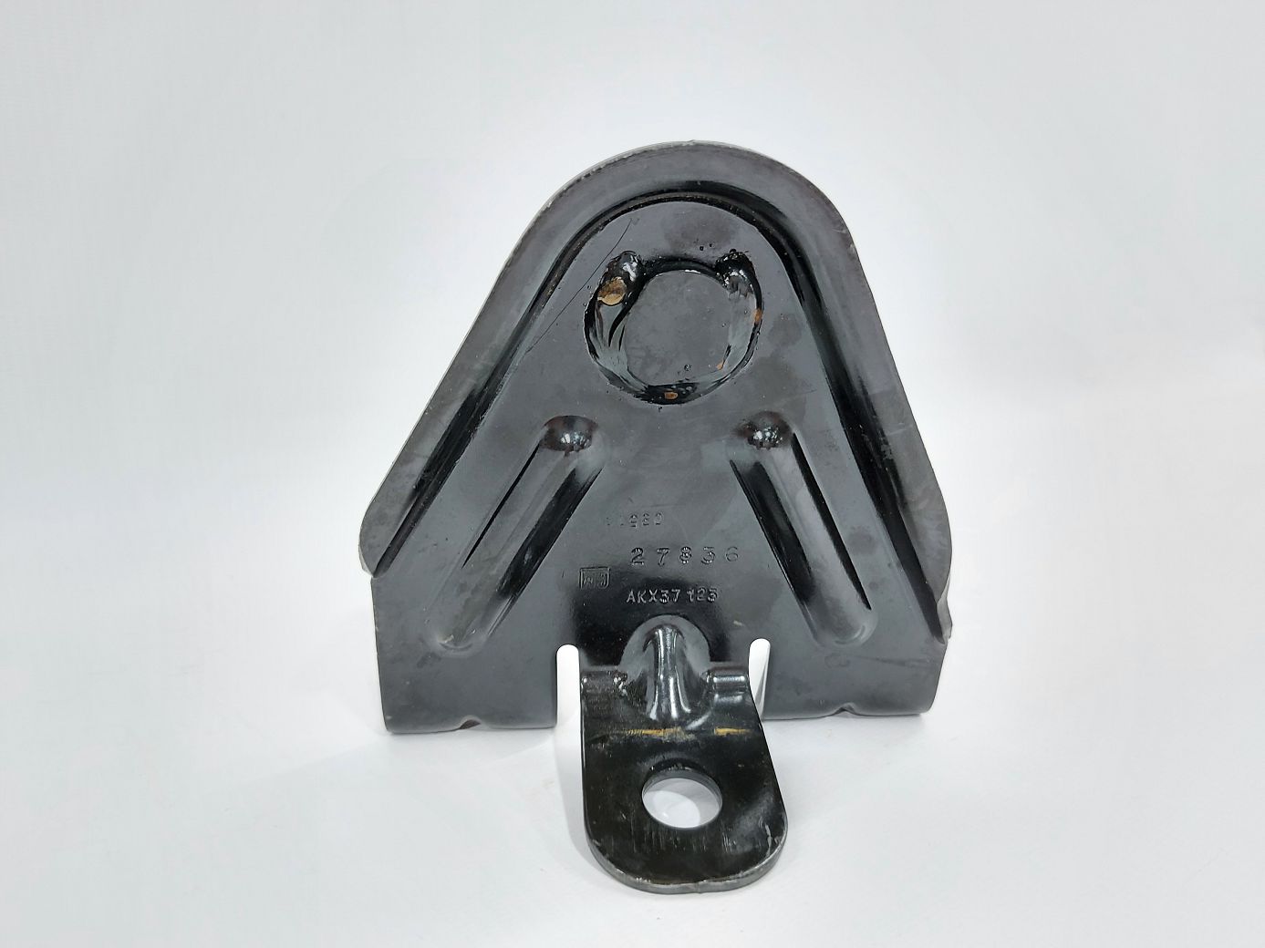 Volt Петля заднього ряду сидінь права Chevrolet Volt 2011-2015 13315779 Chevrolet Volt 4