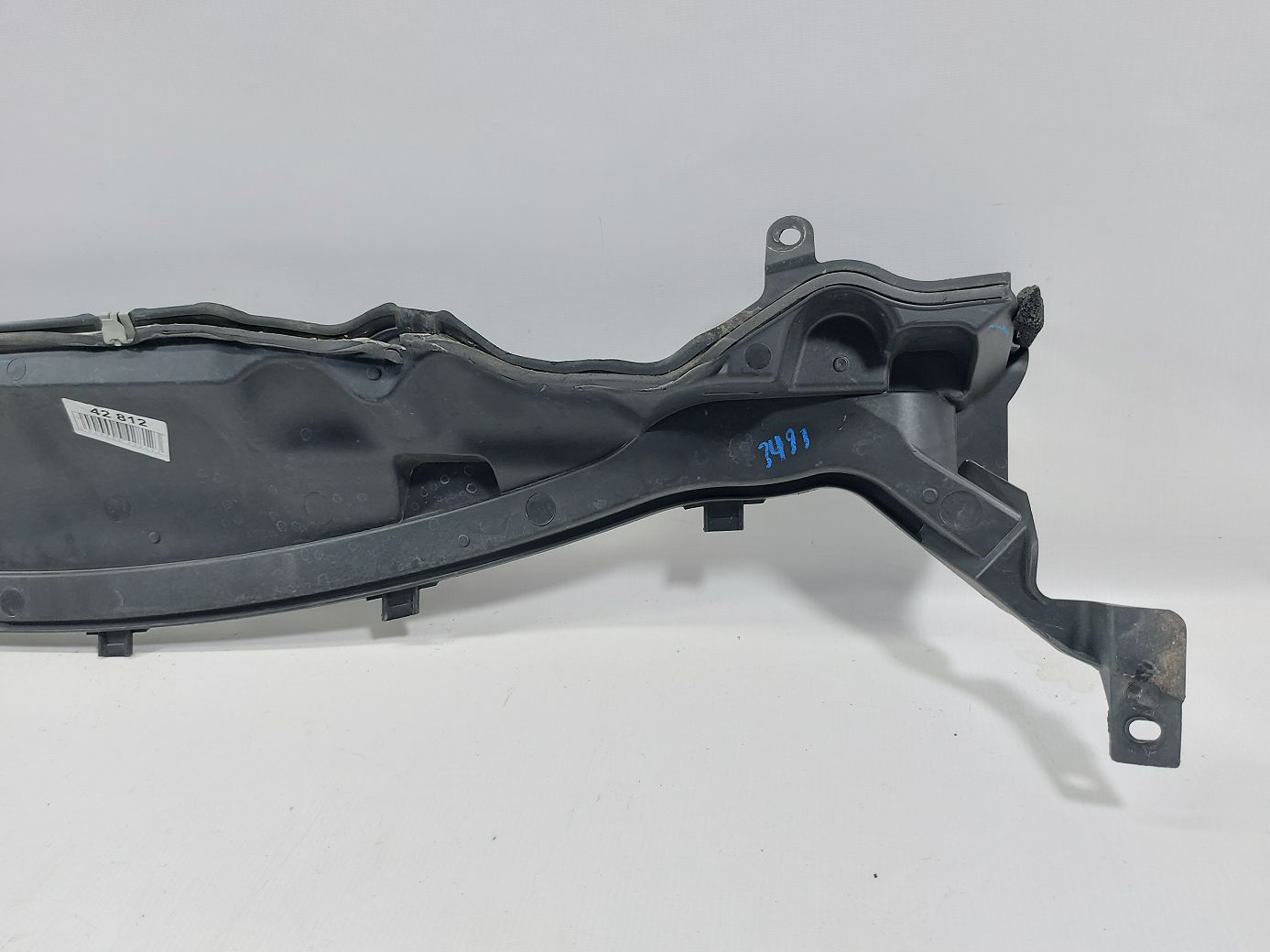 Fiesta Водостік під лобове скло Ford Fiesta 2011-2019 AE8Z5402010A Ford Fiesta 8