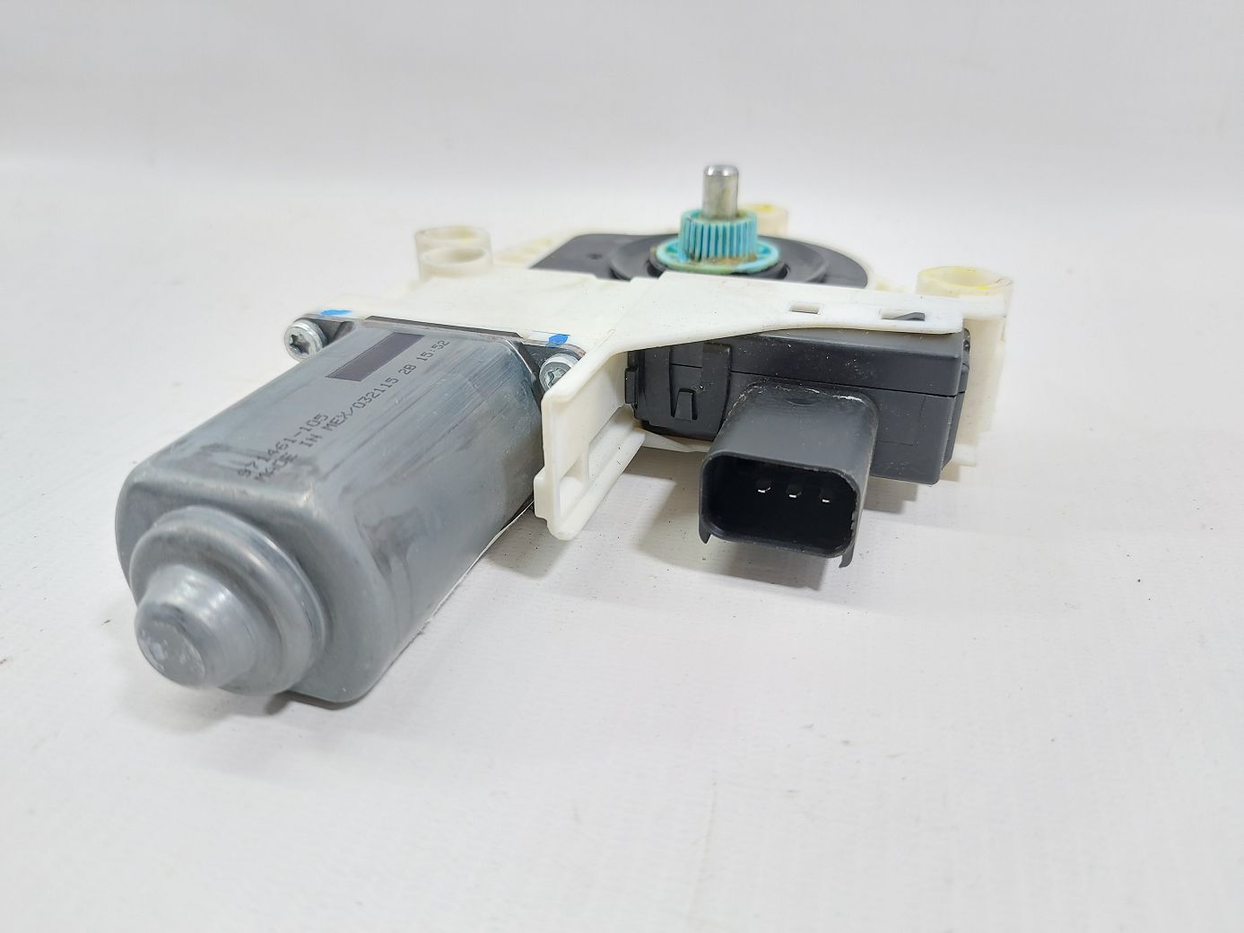 Focus Моторчик стеклоподъемника двери передней левой Ford Focus 2012-2018 6CPZ5423395D Ford Focus 3