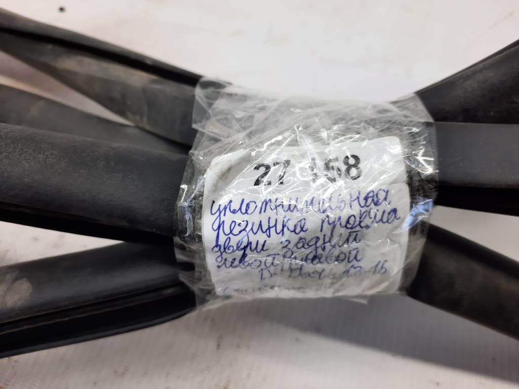 Dart Ущільнювальна гумка отвору дверей задньої лівої/правої Dodge Dart 2013-2019 68085078AF Dodge Dart 28