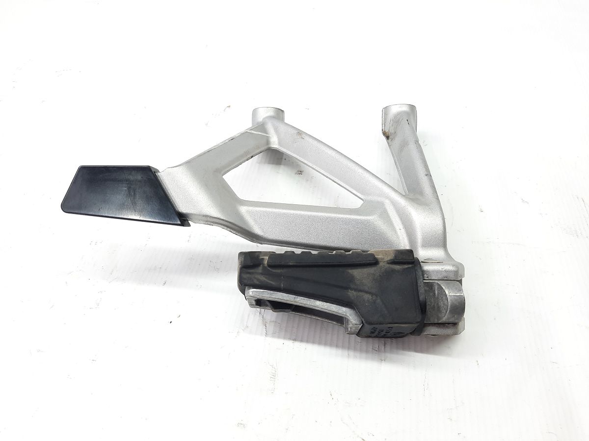 R 1200 Упор для ног пассажира правый BMW R 1200 2014 46718556264 BMW R 1200 2