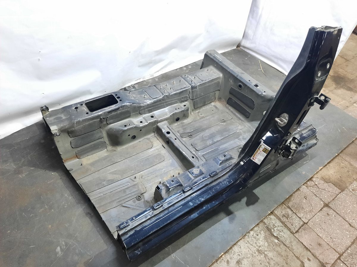 Passat cc Стойка центральная левая (металл) Volkswagen Passat CC 2009-2017 3C8809835 Volkswagen Passat CC 2