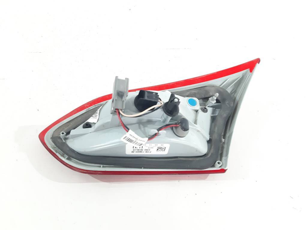 Товары с дефектами Фонарь крышки багажника левый (дефект) Ford Focus sedan `2015-2018 F1EZ13405A Ford Focus sedan 6