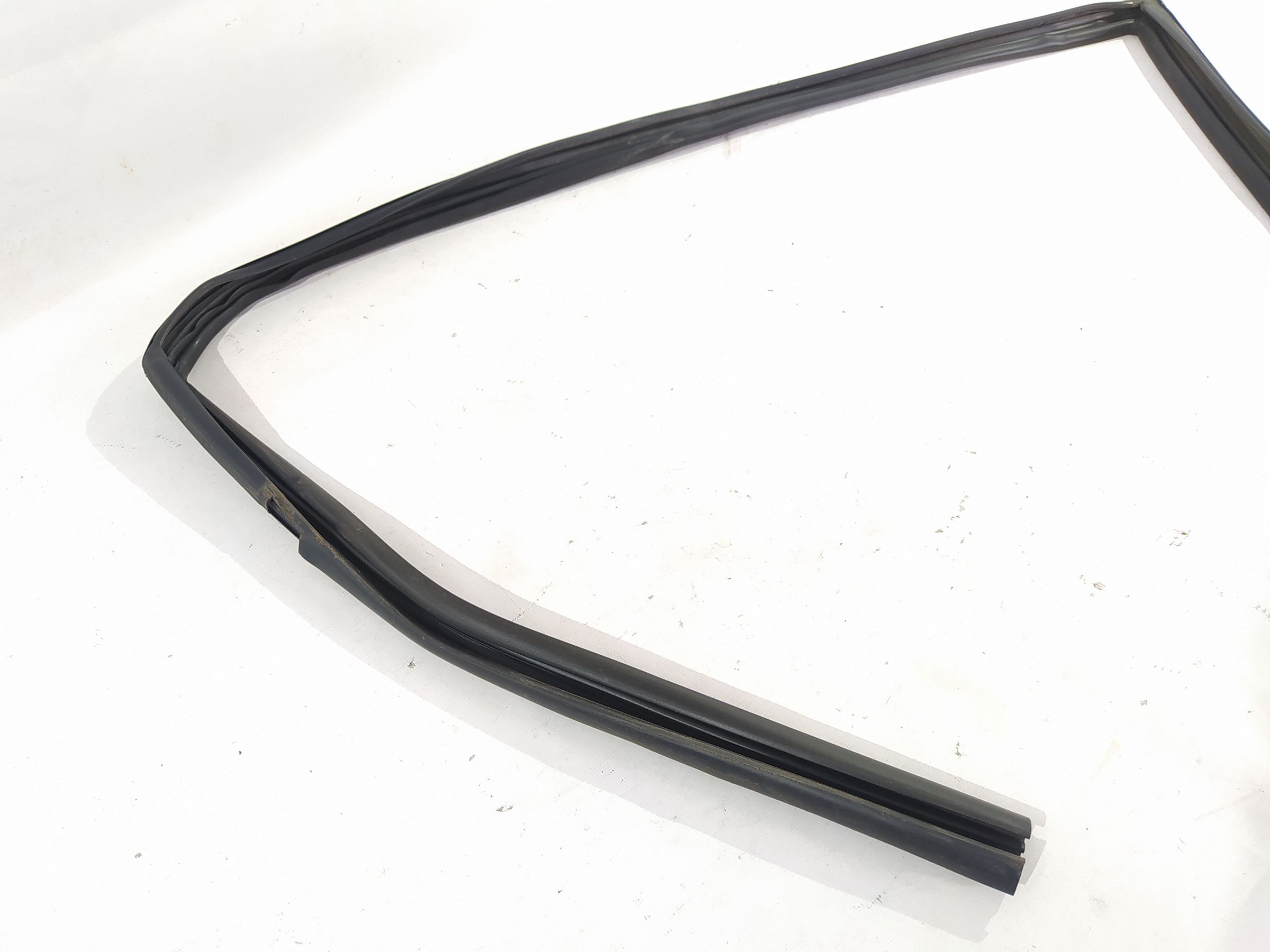 Cts Уплотнитель стекла арки двери передней левой Cadillac CTS 2008-2014 20944860 Cadillac CTS 2