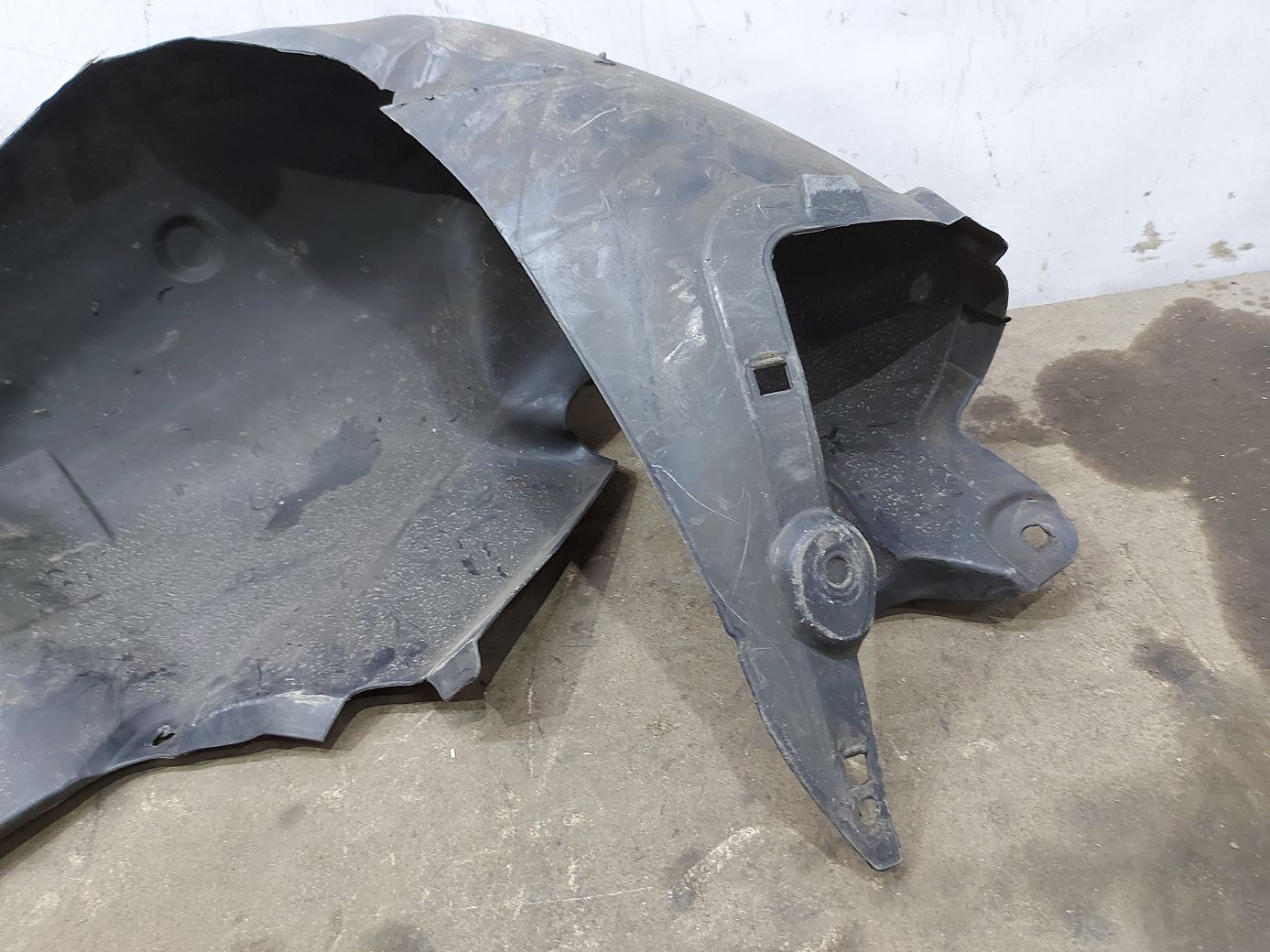 207d (310 d) Підкрилок задній лівий Mercedes-Benz W211 Mercedes-Benz 207D (310D) 2003-2009 2116901730 MERCEDES-BENZ Mercedes-Benz 207D (310D) 3