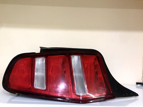 Товари з дефектами Ліхтар задній лівий (скіл) Ford Mustang 2010-2012 AR3Z13405B Ford Mustang 5