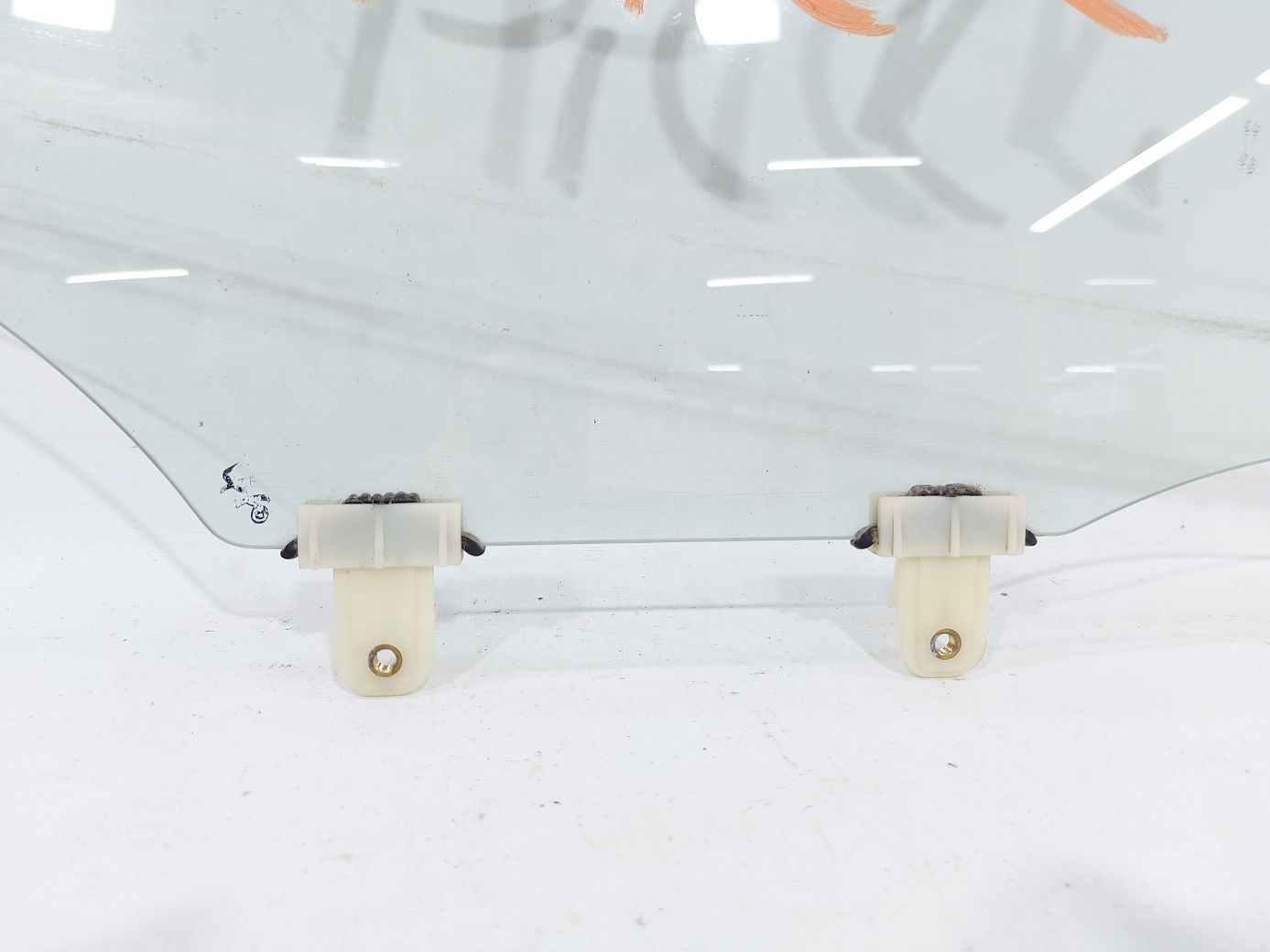 Veloster Скло дверей задньої правої Hyundai Veloster 2012-2017 834212V000 Hyundai Veloster 3