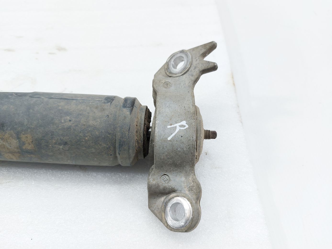 Regal Амортизатор задній правий Buick Regal 2014-2017 84185485 Buick Regal 3 Regal Амортизатор задній правий Buick Regal 2014-2017 84185485 Buick Regal 3