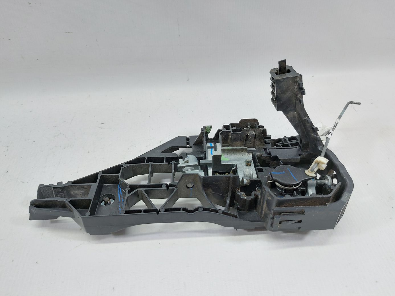 Journey Кронштейн ручки наружной двери передней левой Dodge Journey 2011-2020 4589859AL Dodge Journey 2