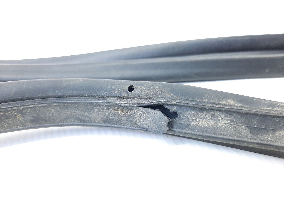 Insight Уплотнительная резинка двери задней левой Honda Insight 2010-2014 72850TM8A02 Honda Insight 2