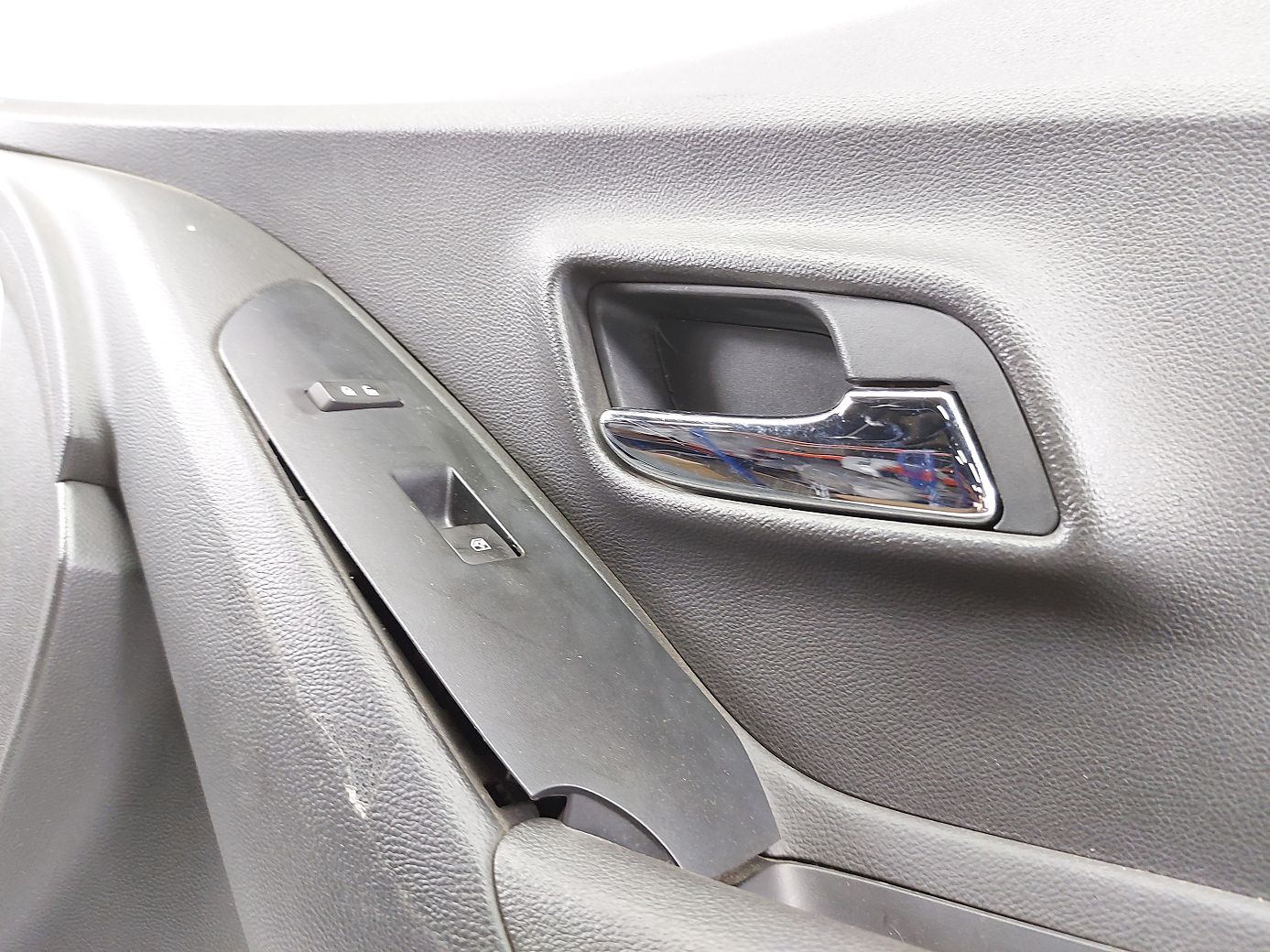 Trax Карта двери передней правой (черная) Chevrolet Trax 2017-2021 42727011 Chevrolet Trax 2