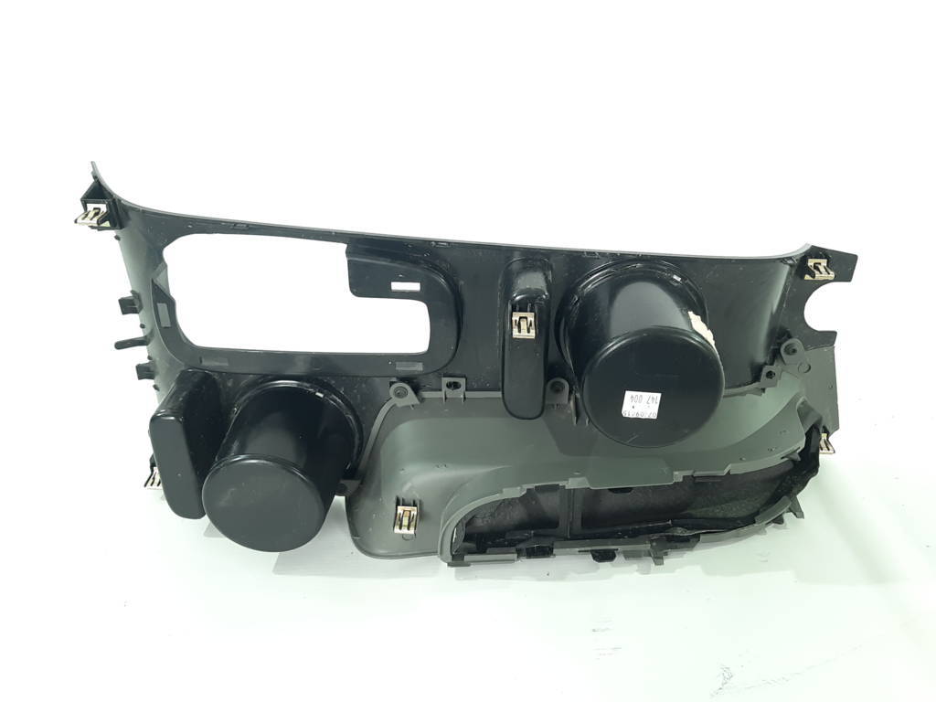 Malibu Подстаканник центральной консоли Chevrolet Malibu 2014-2016 23171101 Chevrolet Malibu 3