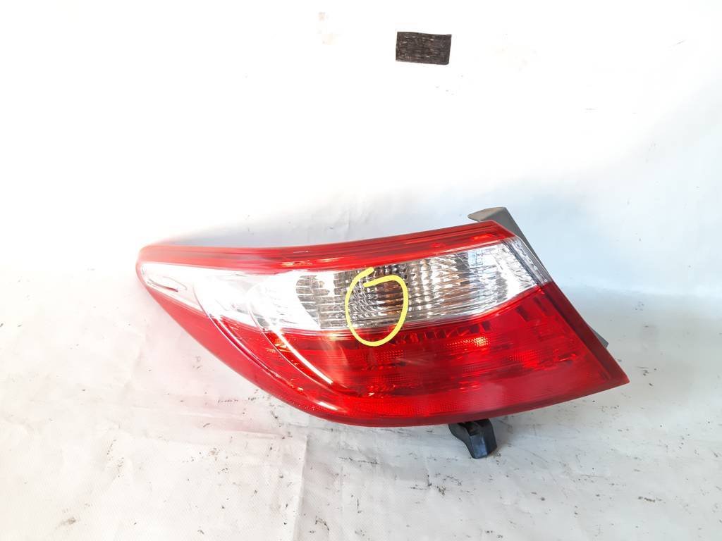 Товары с дефектами. Фонарь задний левый скол Toyota Camry 2015-2017 8156006640 Toyota Camry