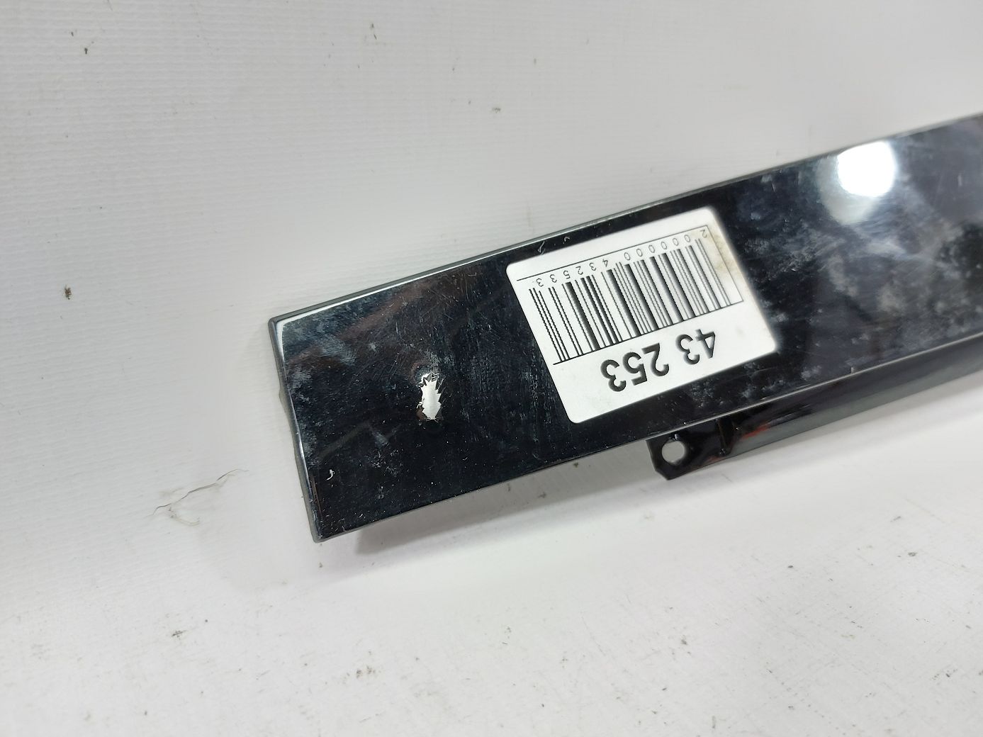 Товары с дефектами Накладка стойки двери задней правой (с дефектом) глянец Chrysler 200 2015-2017 68144228AB Chrysler 200 2