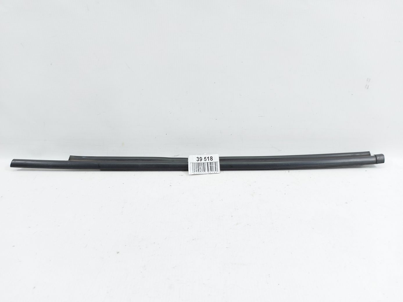 Prius c. Уплотнительная резинка двери задней левой наружная Toyota Prius C 2012-2019 6823052180 Toyota Prius C