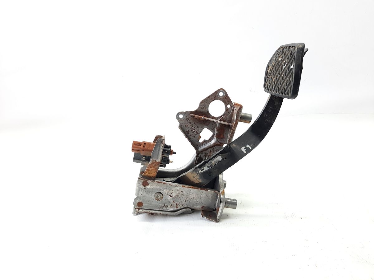 Sentra. Педаль тормоза Nissan Sentra 2013-2019 465013RA0B Nissan Sentra