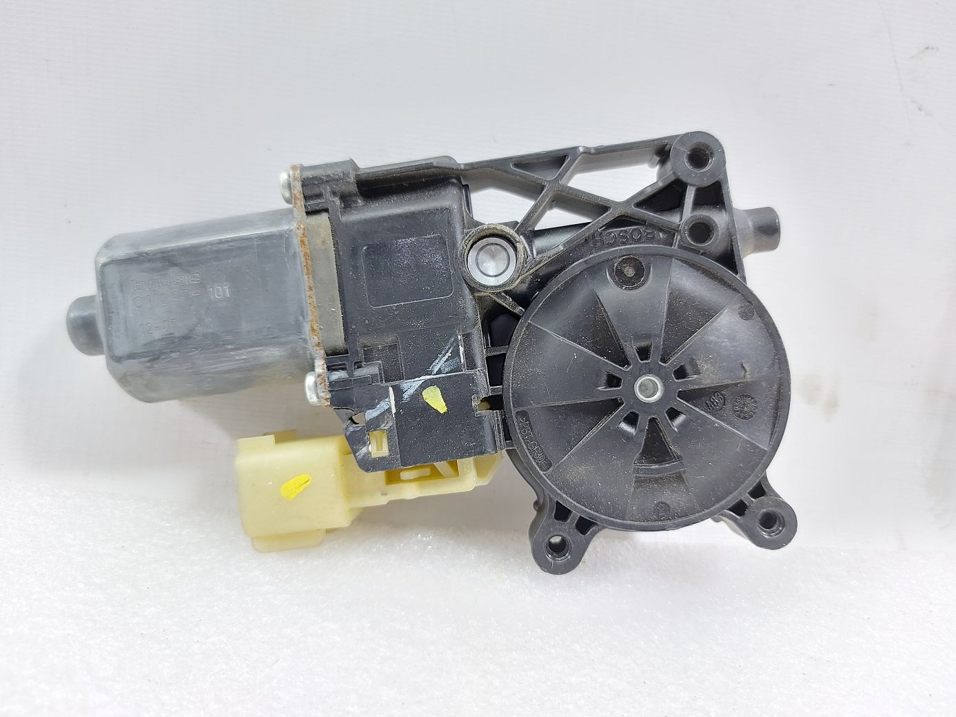 Fusion. Моторчик стеклоподъемника переднего правого Ford Fusion 2013-2020 DS7Z7823394B Ford Fusion