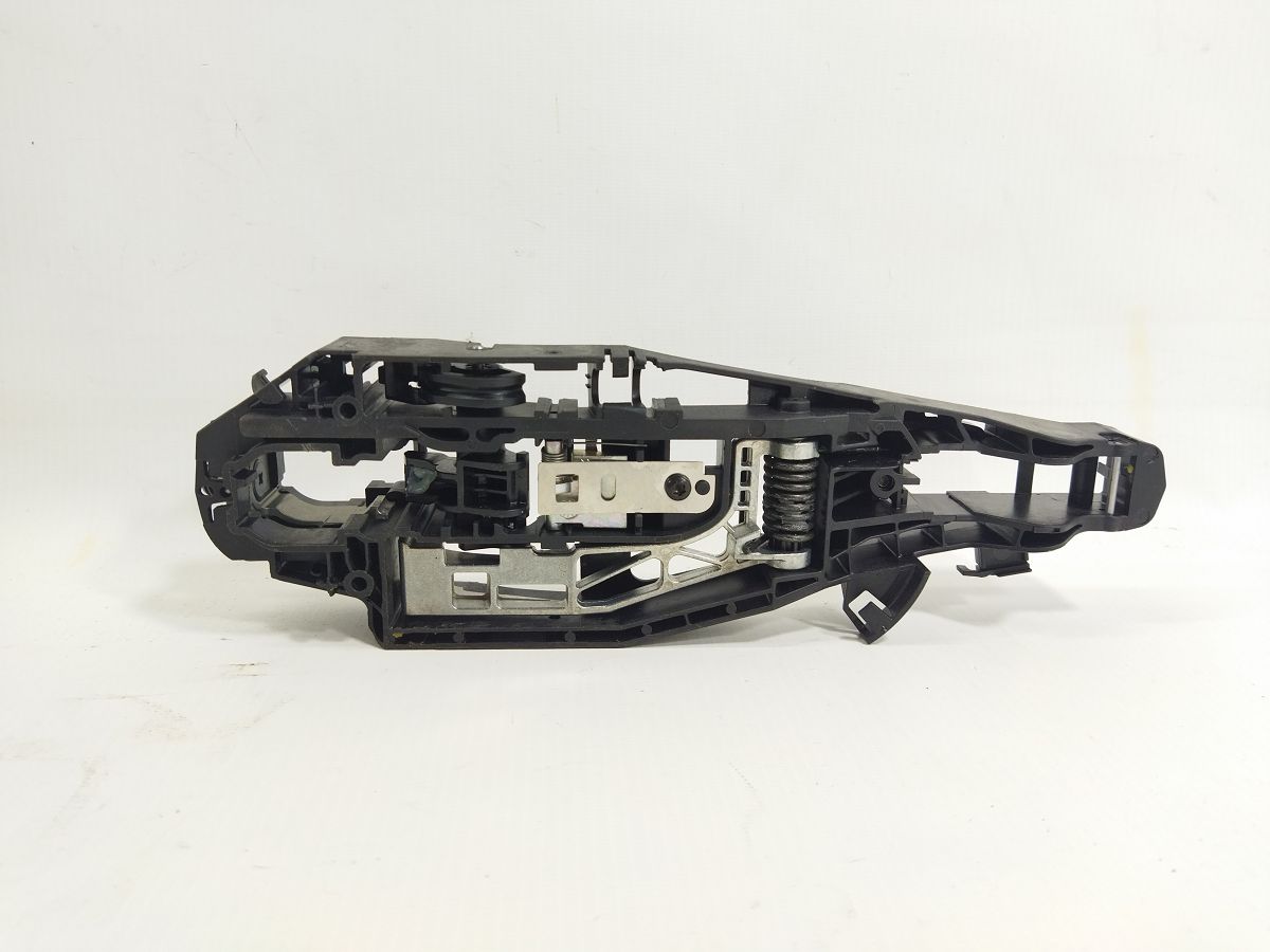 Клипсы крепления уплотнителя двери Кронштейн ручки двери задней правой Citroen C3 AirCross 17-21 Citroen C3 AirCross 2 Клипсы крепления уплотнителя двери Кронштейн ручки двери задней правой Citroen C3 AirCross 17-21 Citroen C3 AirCross 2