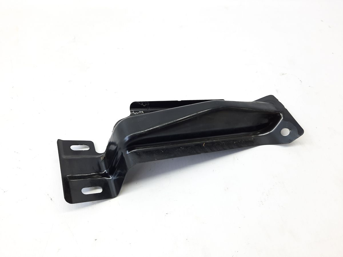 5 series. Кронштейн накладки отдыха ноги BMW 5 series 2010-2017 51479121623 BMW 5 series