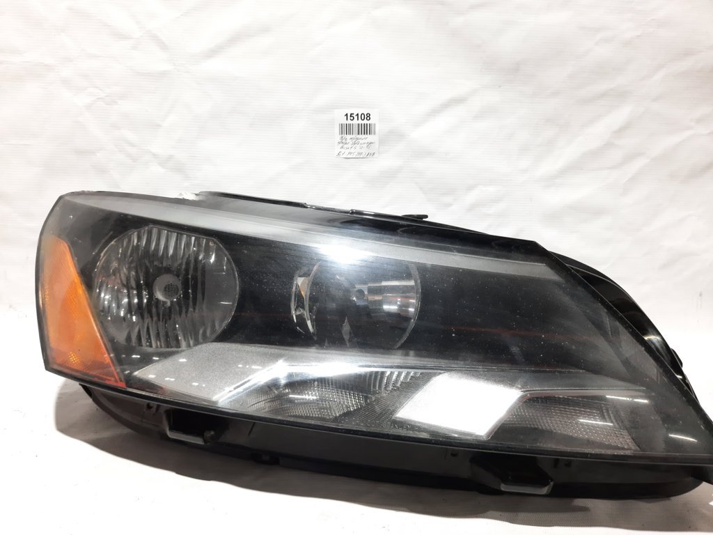 Товари з дефектами Фара передня права (дефект) Volkswagen Passat S 2012-2015 561941006D Volkswagen Passat S 27