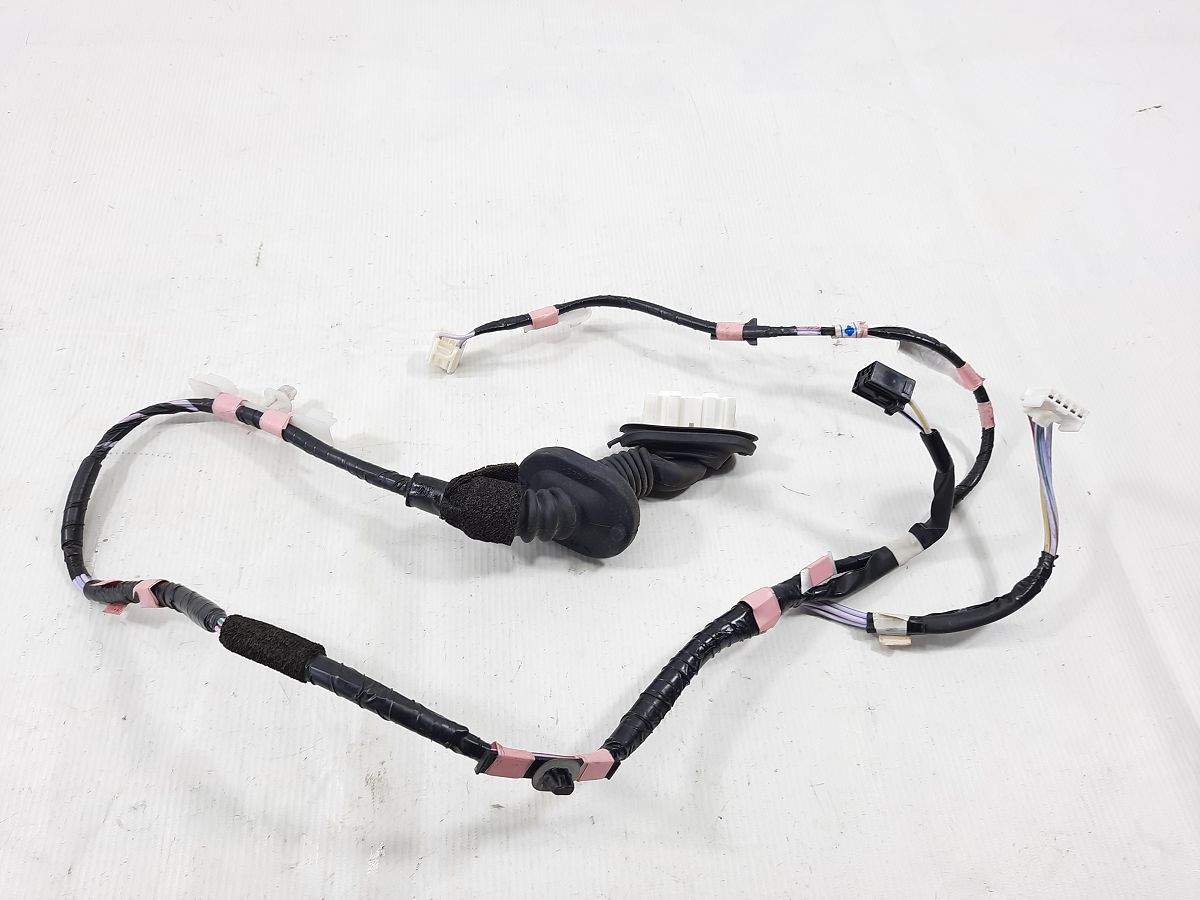Prius Проводка дверей задньої правої Toyota Prius 2012 8215352480 Toyota Prius 2