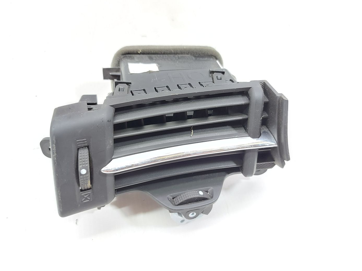 Malibu Решетка воздуховода торпеды левая Chevrolet Malibu 2013-2015 22837555 Chevrolet Malibu 4